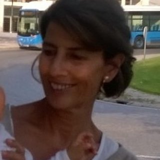 Periodista. Licenciada en ciencias de la información. Universidad Complutense. Madrid. Anti rojos. Afiliada a VOX.
Madre de 4 hijos.