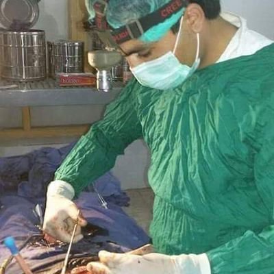 Bombero aeronáutico y medico venezolano egresado de la UCV líder estudiantil FACUD UCV 100% demócrata militante de voluntad popular no creó en esta revolución