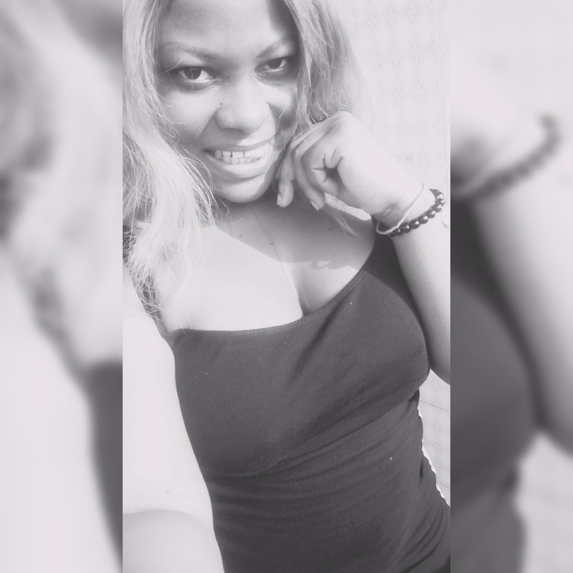 étudiante en allemand
@instagram la-petite_fille_dida
@facebook fl flore
ich bin so fresh und crazy
*deutsch und english*