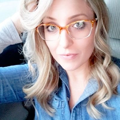 Snarky interior design enthusiast and content creator with access to a blog. A firefighters wife and Mom of 2. Grapples with a reality TV addiction.