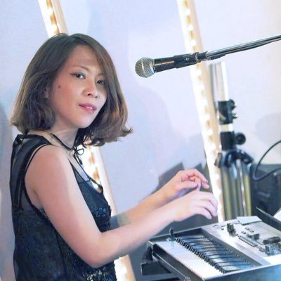 鍵盤弾いてます🎹 金指恵美(カナザシエミ)です #ネコ #tokyogroovejyoshi #火曜の夜は #スパ・温泉 #ハンバーグ活動