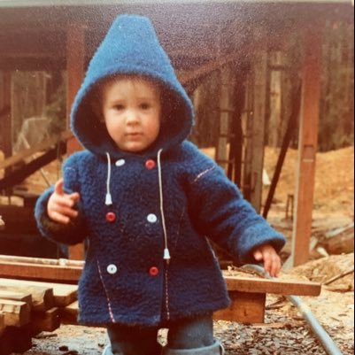 Author of The House on the Mountain. Loves dogs, free time, balloons and olives.