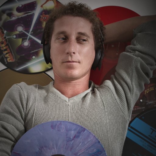 Com uma carreira de 34 anos, Corsi é um dos DJs influentes da cena eletrônica do interior Paulista.
Foi residente na Zoff Club, Café Cancun, Club APÔ.