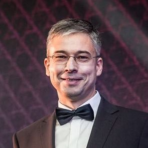 def. „Demokracja to dyktatura mniejszości przy biernej i milczącej postawie większości.” ®️A9B8 Pasowało do PO, i PIS, czy będzie pasować do 3 drogi?