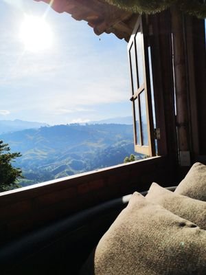 Un Hotel en medio de las montañas, pensado para desconectarse, con la naturaleza como protagonista.
Confort, Descanso & Naturaleza.
Salamina - Caldas - Colombia