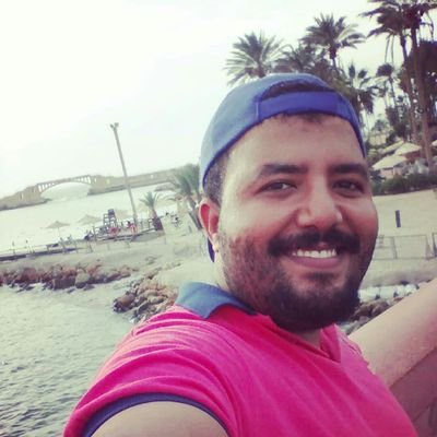 ‏إنسان يعيش ويتعايش