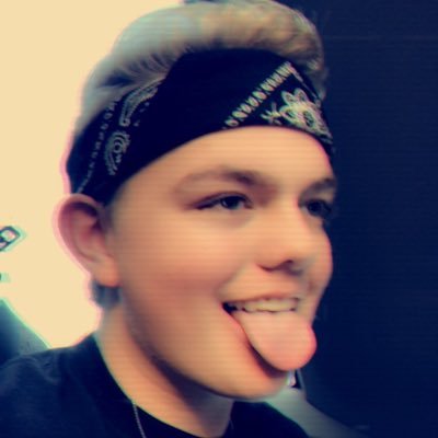SCALiWAGS🖤💙 i got more curves than your girl