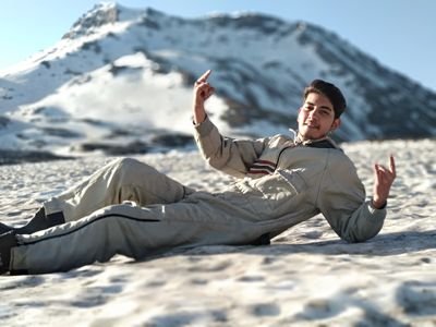 snehilmavi's profile picture. Medico,
peace loving 💚🍀