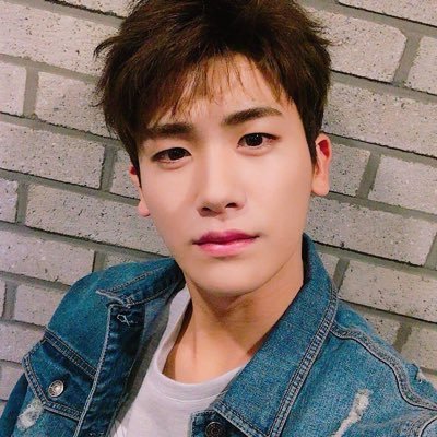 💕형시💕제 팔로를 받아주세요,, 친해지는 걸 못하는 성격이지만 마음은 엄청 누르고 다니는 사람입니다 헤어질 땐 그냥 언팔을 눌러주세요! 블언블X 언팔O 덕질은 거의 마음누름