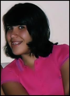 Apenas uma garota com a alegria de uma criança;
a malícia de uma adolescente;
e sentimentos de mulher