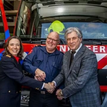 Mijn naam is Dick de Jong, wijkbrandweerman Capelle a/d IJssel, op brandweerkazerne Slotlaan. Ik ben bereikbaar voor al uw vragen over (brand)veiligheid.