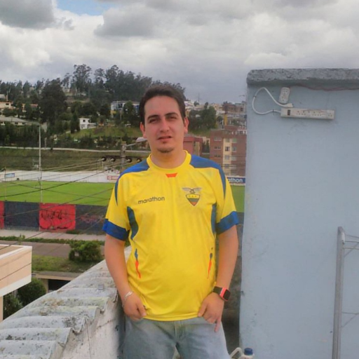 La suerte no existe de las oportunidades se llega al éxito 😎 hincha del único Bitri del Ecuador. Estudiante U. Indoamerica y 100% Correista 
#RedDeTuiterosMMVS