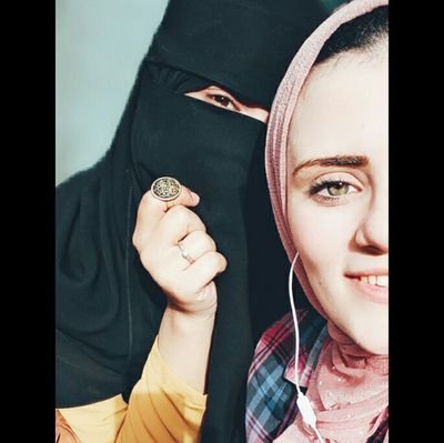 somayamohamed88's profile picture. ولسا الصورة فالبرواز بتضحكلى من الماضى وشايله ملامحك الهاديه تونسنى لما اكون فاضى 
ولما وحشتنى جدا وضميتك لقيتك نعش 💔 
بابا ومروه ادعولهم بالرحمه