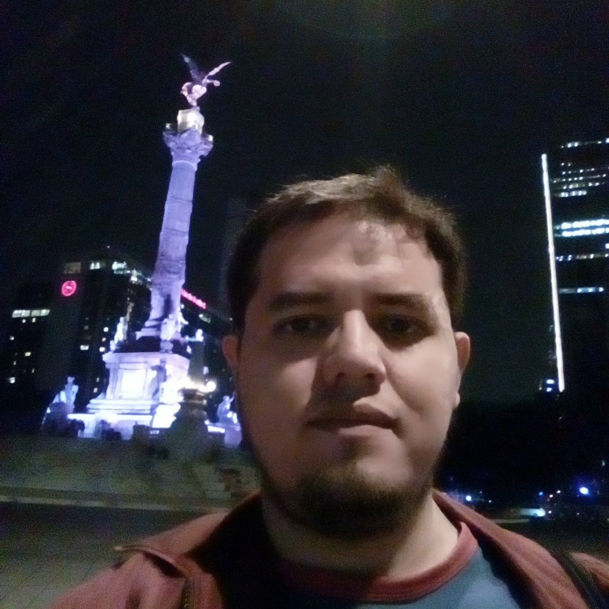 Amable, ecléctico, estoico, siempre dispuesto al diálogo y con mucha apertura para colaborar. Hagamos círculos virtuosos!