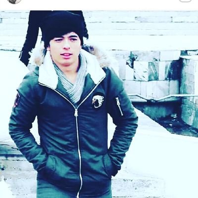 Bir kun yaqinsan bir kun uzoq.  Sevgiyu muhabbat hammasi tuzoq.  Aytingchi qandayin gunohim uchun. Bir kunim bayramu bir kunim azob