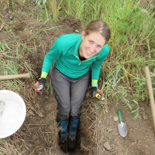 Ecologist at Integral Ecology Group, PhD from @UBCForestry Belowground Ecosystem Group (she/her)