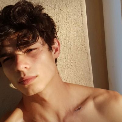 _fvckingchaos's profile picture. let's get through this night.