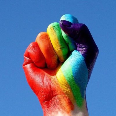 Rompamos con todas las barreras que no nos dejan vivir con libertad.🏳️‍🌈               Respondo mensajes privados para toda persona que necesite hablar.Ánimo