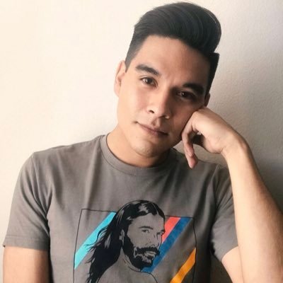 At this point this is a Britney Spears and Kacey Musgraves stan account 🤷🏽♂️