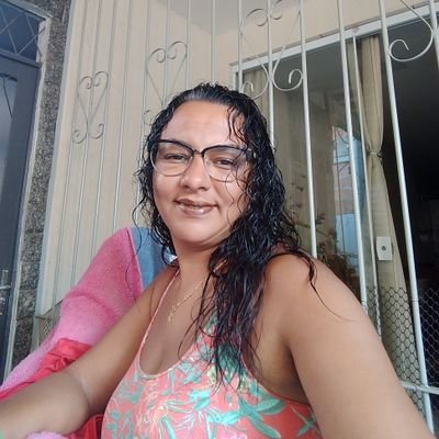 Eu sigo a @jequiti e a @Riachuelo e quero concorrer a colonia jequiti Elas e um look Riachuelo de verão.