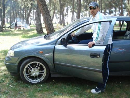GÜZEL OLAN HER ŞEYİ BENİMLE YAŞAMAK İSTEYEN HERKEZLE ARKADAŞ OLABİLİRİM..