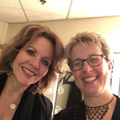 🏳️🌈🇨🇦 Lover of opera, hockey, movies, popcorn, & wine. Not nec. in that order 😉 Oh, and @reneefleming IS my go to soprano ❣️