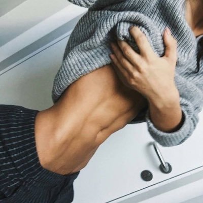 shuttingupp's profile picture. Obiettivo: no pane, no dolci, tanta acqua, no mac insomma fanculo