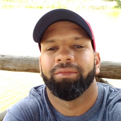 posso esquecer quem me deixo triste. mais não esqueço jamais quem me faz feliz...