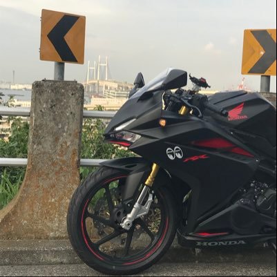 2018年の10月に免許取って、CBR250RR（MC51）を納車した高校生の初心者ライダーです！！！ツーリング仲間さんが一人もいないぼっち系ライダーです😭😭