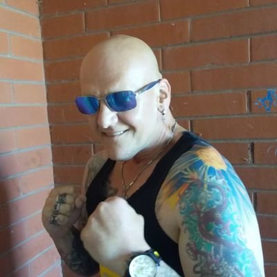 Love mma.lov rock n roll.I lov metal.i lov 2 ink . always mainting a smile even if there's not much to smile about 🤪🤪😁😁😁