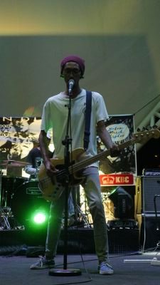 Im vokalis/bassis WAITING SUNDAY (ROCKMELODIC) n @OLDMAN45 anarcho punk,
next song MANTAN BAJINGAN. nickname: PONGDY. PENGHUNI TW STUDIO ♬™©