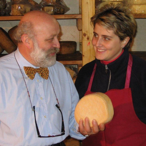 Non esistono due forme di formaggio uguali… 
come non esistono due piante uguali… 
come non esistono due persone uguali! 
È la diversità che rende belle le cose