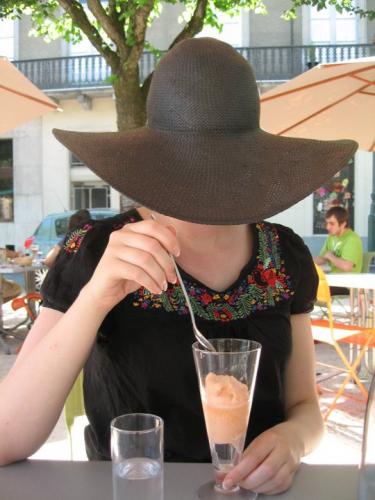 Big hair. Big hat. Ancient profile pic. Interested in nature, economics and neurodiversity. She/her.  Also Di_Eats_Toast at the 🐘