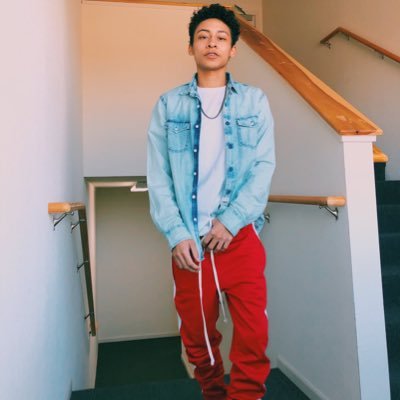 20 • new account • my other acct @d0pestr0ke • (yes im a girl🏳️🌈)