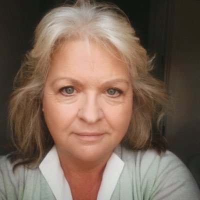 mrsmofba1's profile picture. Reader, biophile, Auricula fanatic, wannabe geek, richly fortunate in family & friends. Home/B&B me is @lornehouse