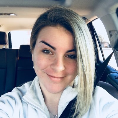 WineswithLeah's profile picture. 