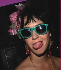i kissed your mom and she liked it :) Bisexual. Vampire. Demon. Single. Evil.