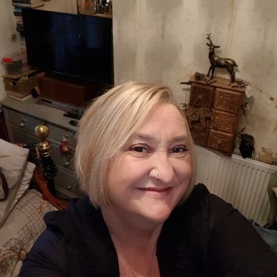 Irish girl living in London taking care of my family. Fibromyalgia warrior! Life motto live life, laugh, love & dance like nobody is watching!!!