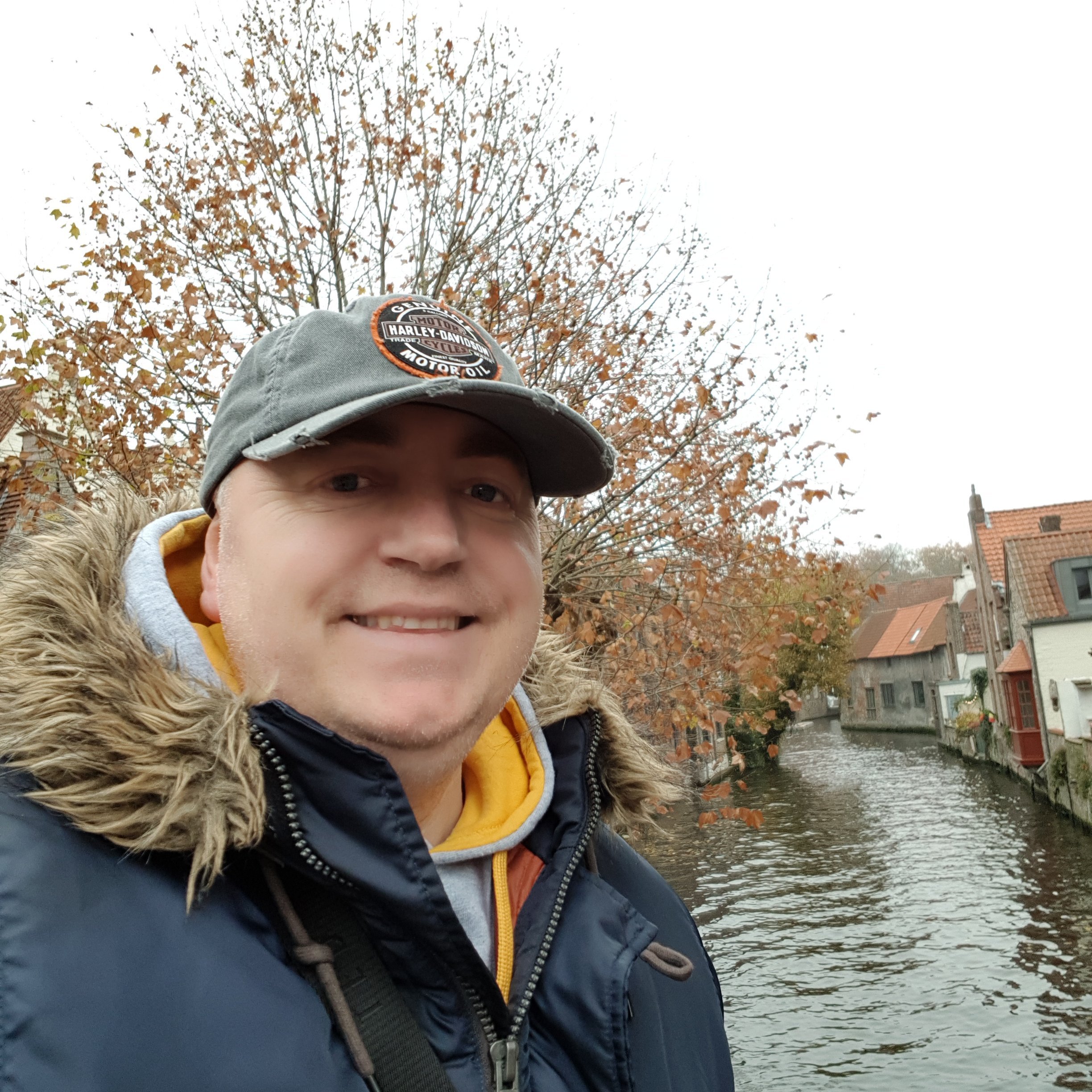 Dad, English & EAL Teacher, MA in EFL, Chelsea fan, Translator, Proofreader, Passionate about Linguistics and Community & Youth Work.