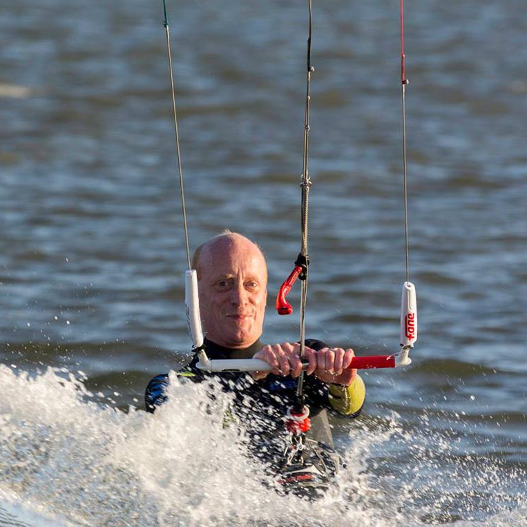 De #Kitesurfschool van Terschelling, veilig, vertrouwd en voordelig #kitesurflessen op #Terschelling van KNWV gecertificeerde instructeur.