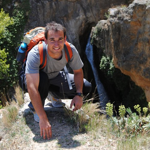 jorge30_1984's profile picture. Maestro de Educación Física. Licenciado en INEF. TDS Fútbol N III. Maestro rural, ruralísimo. Asociado UniZar. Equivocarse, descubrir el error, aprender. PAPÁ.