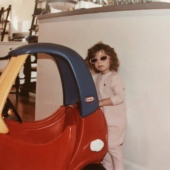 zoeflanzer's profile picture. absolute nonsense. she/her