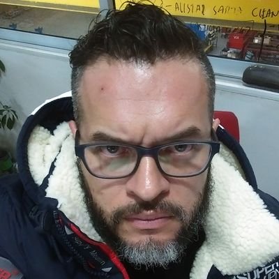Amante de mis hij@s. Apasionado por los buenos libros. Gachaluno de pura cepa, criado con Guasquilla y arepas de Maíz Pelado. #Millos siempre te alentaré.