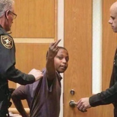 la_vieeeeeeeeee's profile picture. Un homme étrange