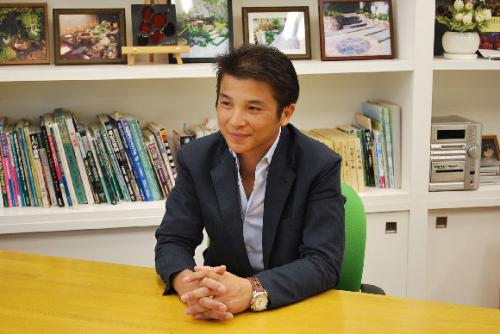 日本が世界で一番花の飛び交う国になれるように! 全国の花屋さん(小売店)が繁盛するように!
エフネクストがお花屋さんのお役にたてるように!
志をもって日々奮闘中
