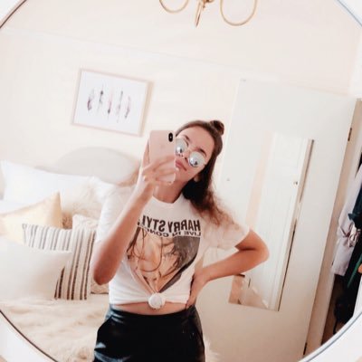 saravalerie__'s profile picture. 