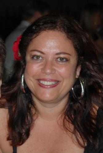 Jornalista, assessora de imprensa, produtora cultural dos amigos, nas horas vagas