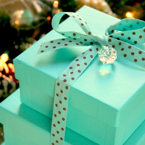 Love gifts and surprise, but don’t have time to shop for gifts? Here we are to help u. Tell us the theme u want for ur box, and we are here to deliver 😍🎁
