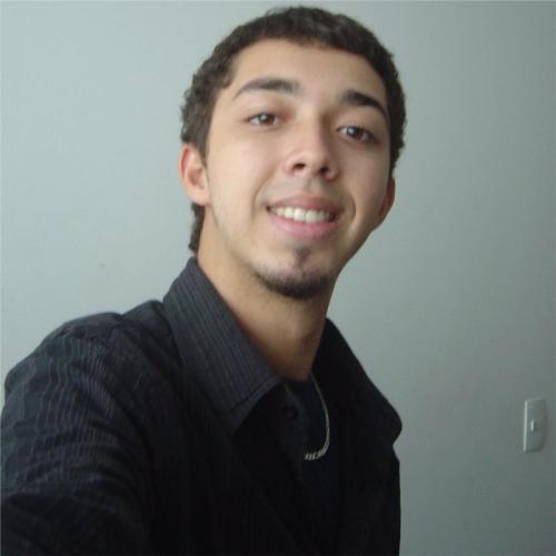 Vendedor de produtos de beleza da Natura,29 anos estudante de sociologia e futuro professor. Gosto muito de brincar com meu filho Rafael