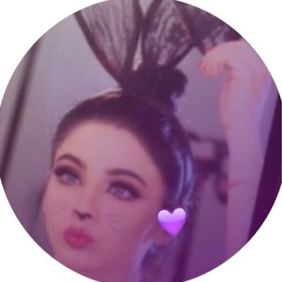 اقتلهم بـِ النجاح وادفنهم بـِ الابتسامه🥀